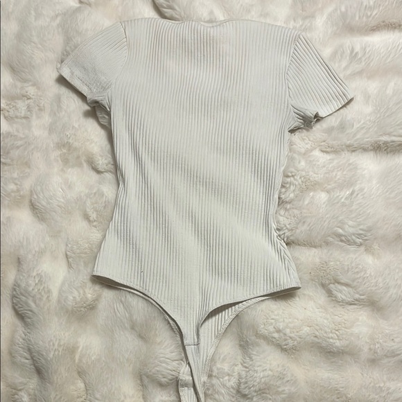 H&M White Ribbed Short Sleeve Bodysuit - Picture 3 of 4